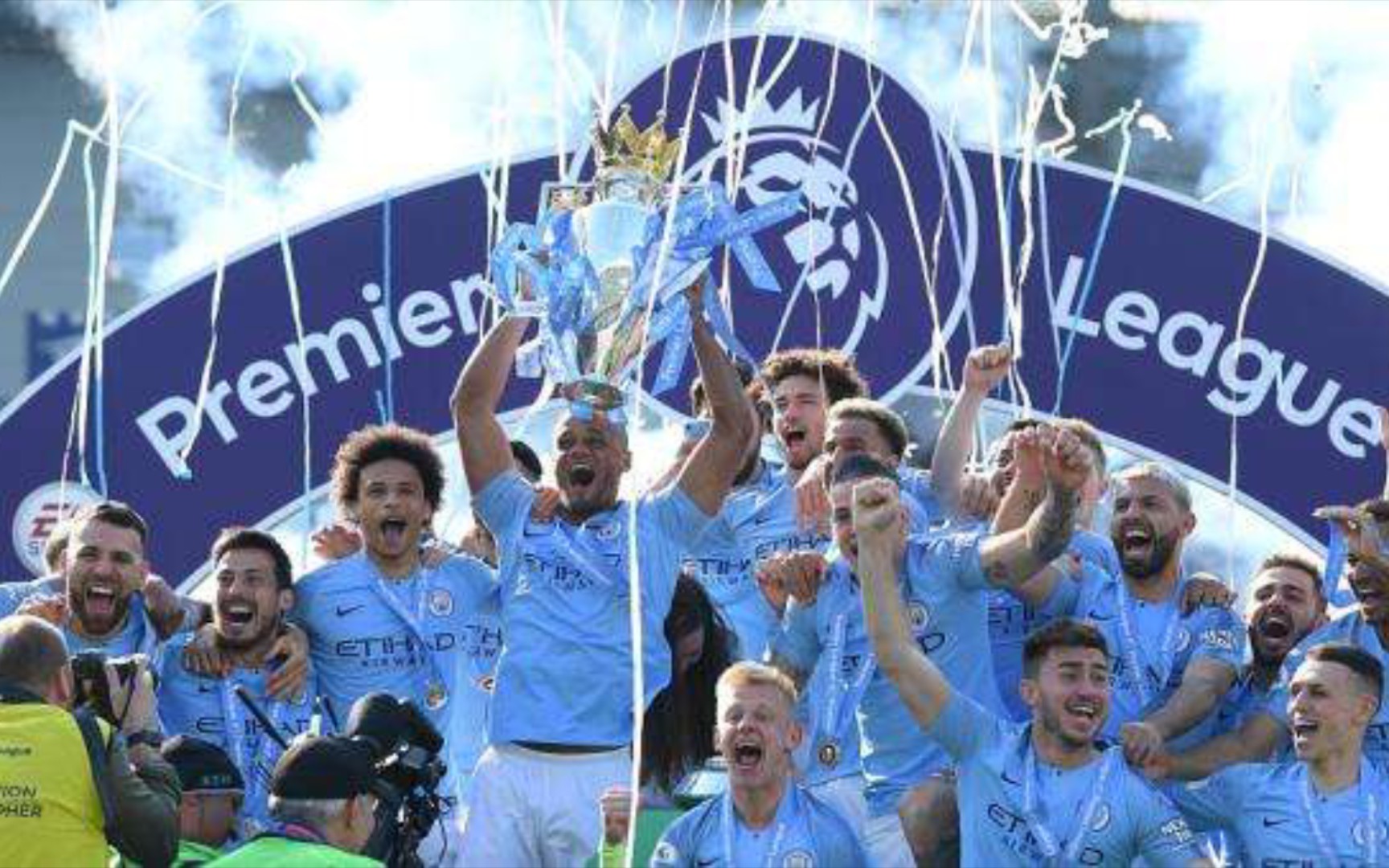 深陷低谷 深陷低谷